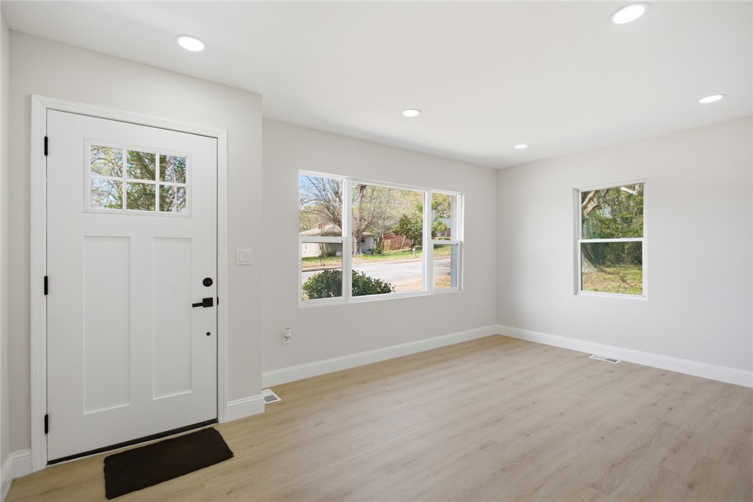 209 Pine Street Seneca, SC 29678 - Photo 12 of 30