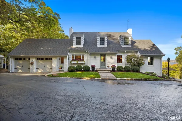 $650,000 | 4704 North Grandview Drive, Peoria Heights, IL 61616