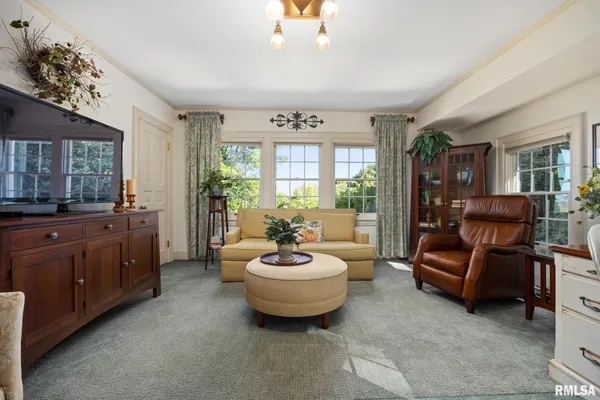 $650,000 | 4704 North Grandview Drive, Peoria Heights, IL 61616