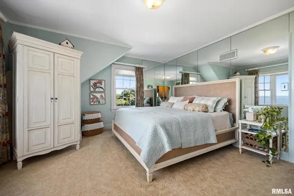 $650,000 | 4704 North Grandview Drive, Peoria Heights, IL 61616