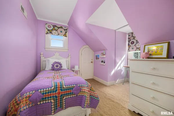 $650,000 | 4704 North Grandview Drive, Peoria Heights, IL 61616