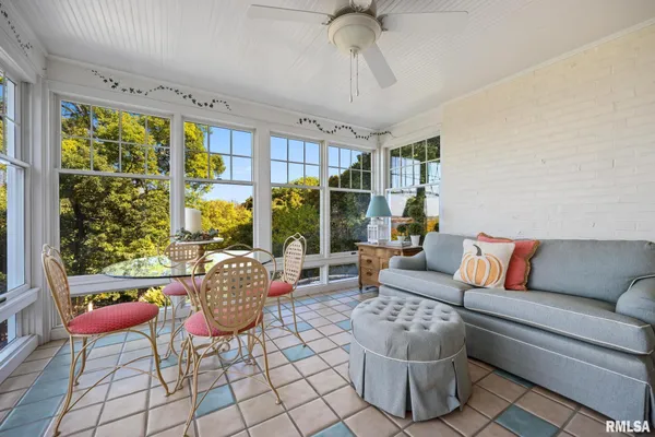 $650,000 | 4704 North Grandview Drive, Peoria Heights, IL 61616