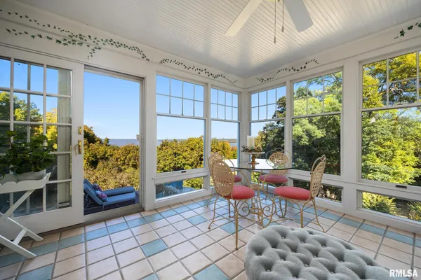 $650,000 | 4704 North Grandview Drive, Peoria Heights, IL 61616