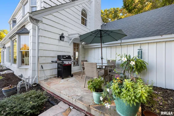 $650,000 | 4704 North Grandview Drive, Peoria Heights, IL 61616