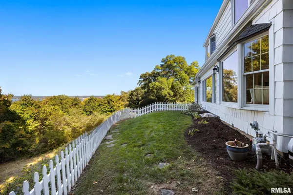 $650,000 | 4704 North Grandview Drive, Peoria Heights, IL 61616