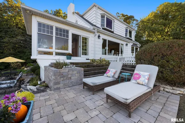 $650,000 | 4704 North Grandview Drive, Peoria Heights, IL 61616