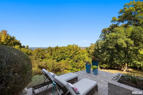 $650,000 | 4704 North Grandview Drive, Peoria Heights, IL 61616