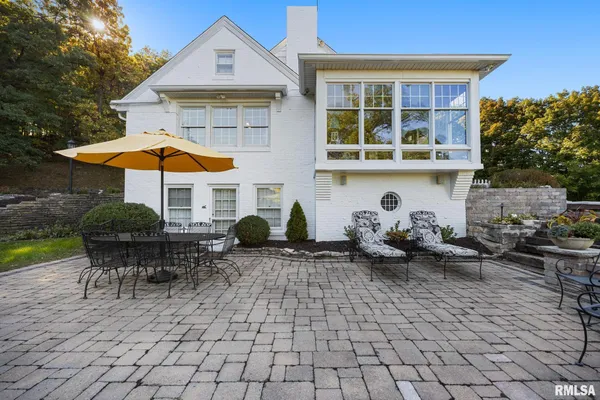 $650,000 | 4704 North Grandview Drive, Peoria Heights, IL 61616