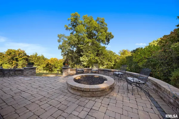 $650,000 | 4704 North Grandview Drive, Peoria Heights, IL 61616