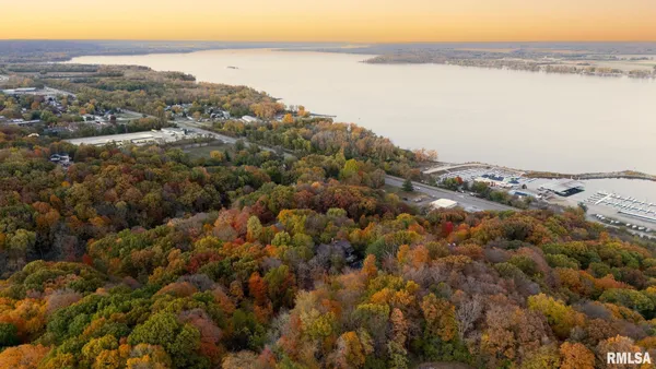 $650,000 | 4704 North Grandview Drive, Peoria Heights, IL 61616