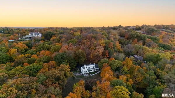 $650,000 | 4704 North Grandview Drive, Peoria Heights, IL 61616