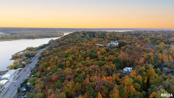 $650,000 | 4704 North Grandview Drive, Peoria Heights, IL 61616