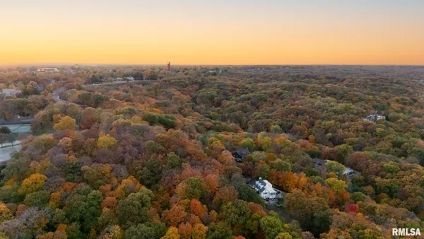 $650,000 | 4704 North Grandview Drive, Peoria Heights, IL 61616