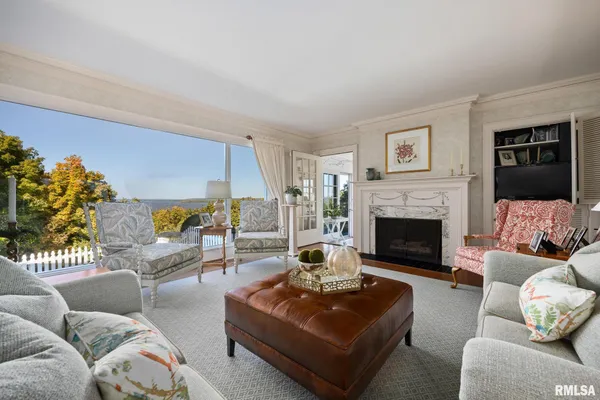 $650,000 | 4704 North Grandview Drive, Peoria Heights, IL 61616