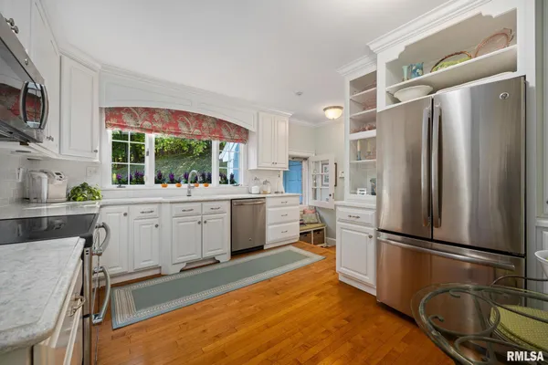 $650,000 | 4704 North Grandview Drive, Peoria Heights, IL 61616