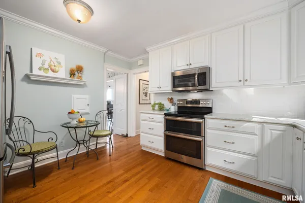 $650,000 | 4704 North Grandview Drive, Peoria Heights, IL 61616