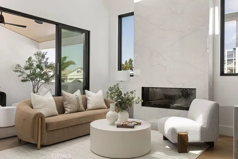 $2,995,000 | 518 Poinsettia Avenue, Unit B, Corona del Mar, CA 92625