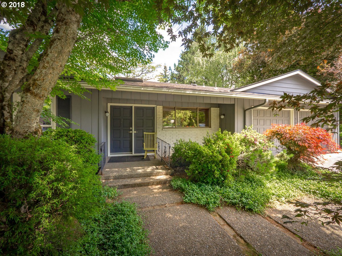 3027 Southwest Ridge Drive Portland, OR 97219 - Photo 1 of 32 Gallery Image 1