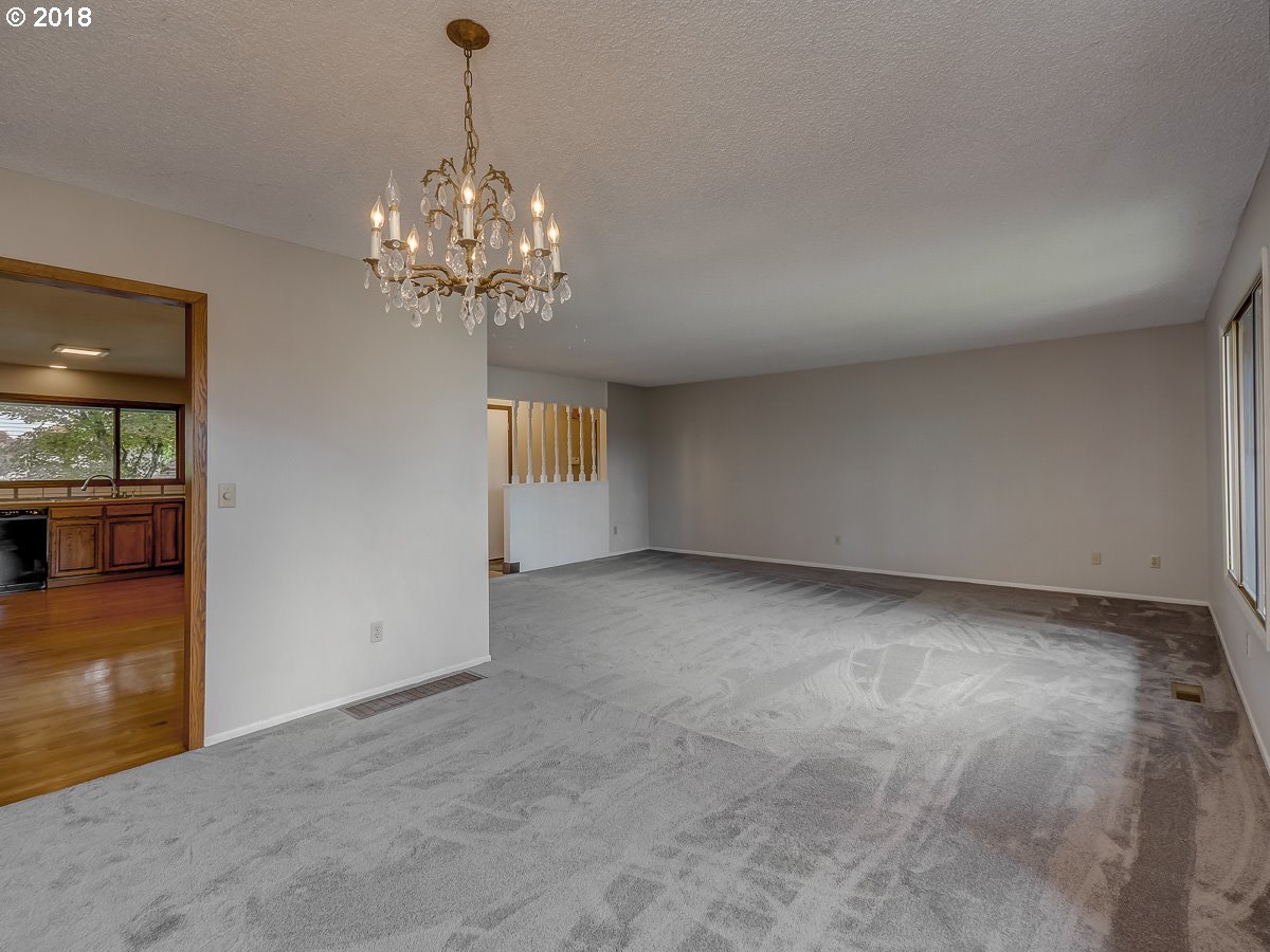 3027 Southwest Ridge Drive Portland, OR 97219 - Photo 11 of 32 Gallery Image 11