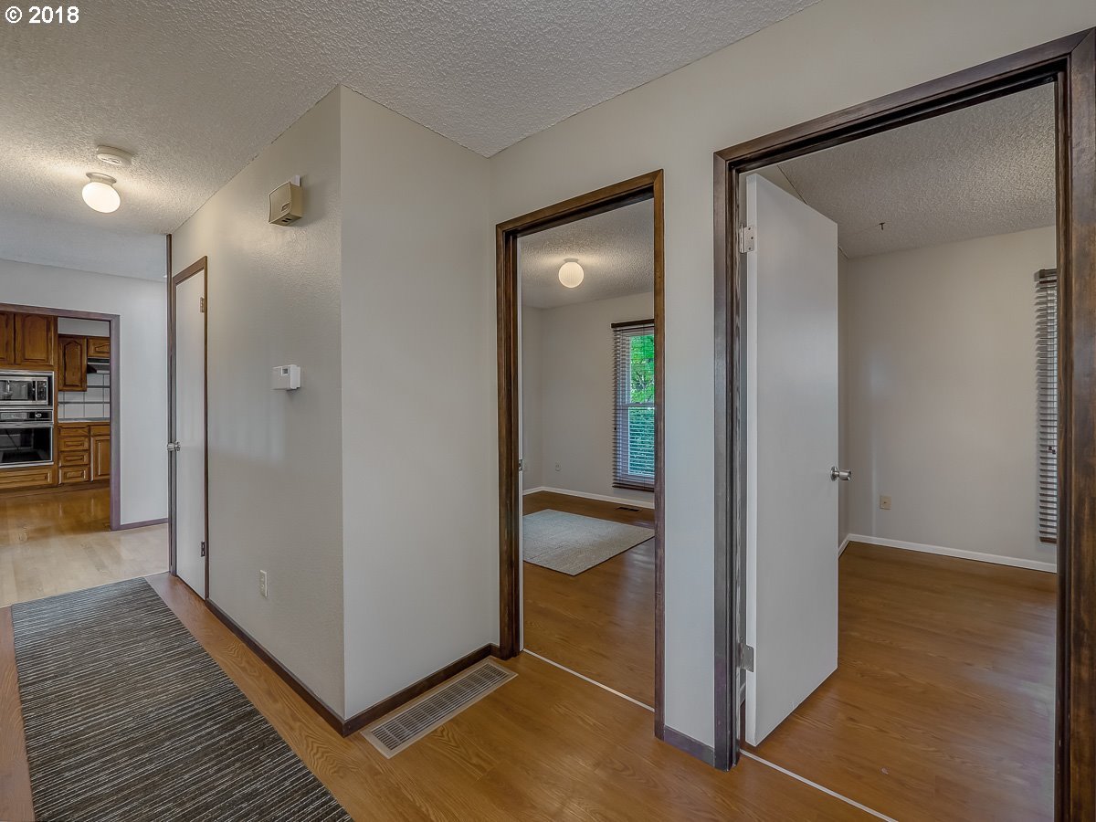 3027 Southwest Ridge Drive Portland, OR 97219 - Photo 14 of 32 Gallery Image 14