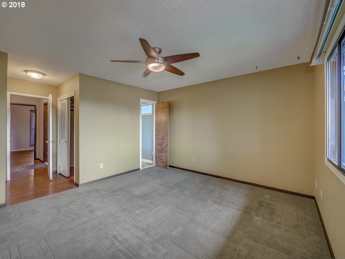 3027 Southwest Ridge Drive Portland, OR 97219 - Photo 15 of 32 Gallery Image 15