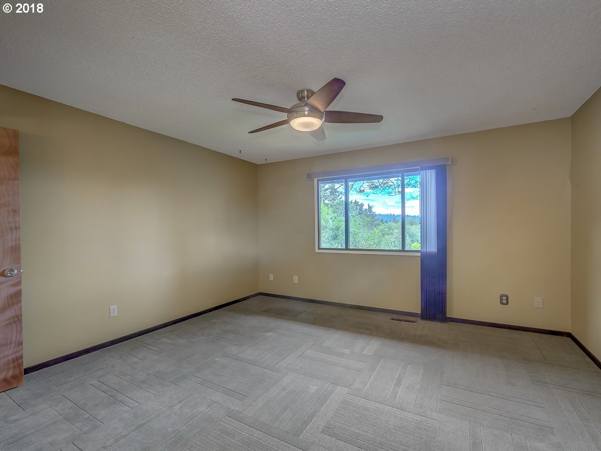 3027 Southwest Ridge Drive Portland, OR 97219 - Photo 16 of 32 Gallery Image 16