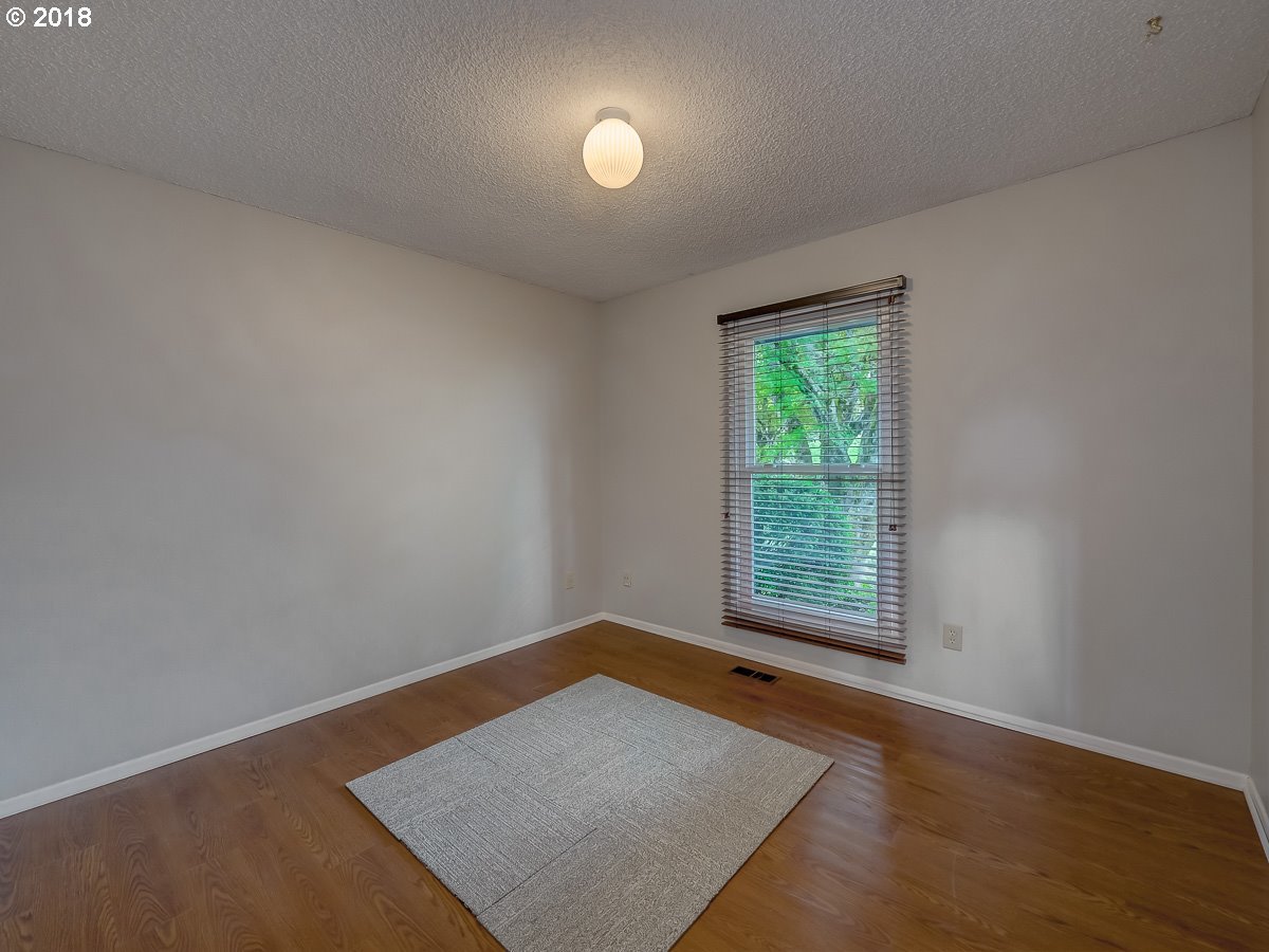 3027 Southwest Ridge Drive Portland, OR 97219 - Photo 18 of 32 Gallery Image 18