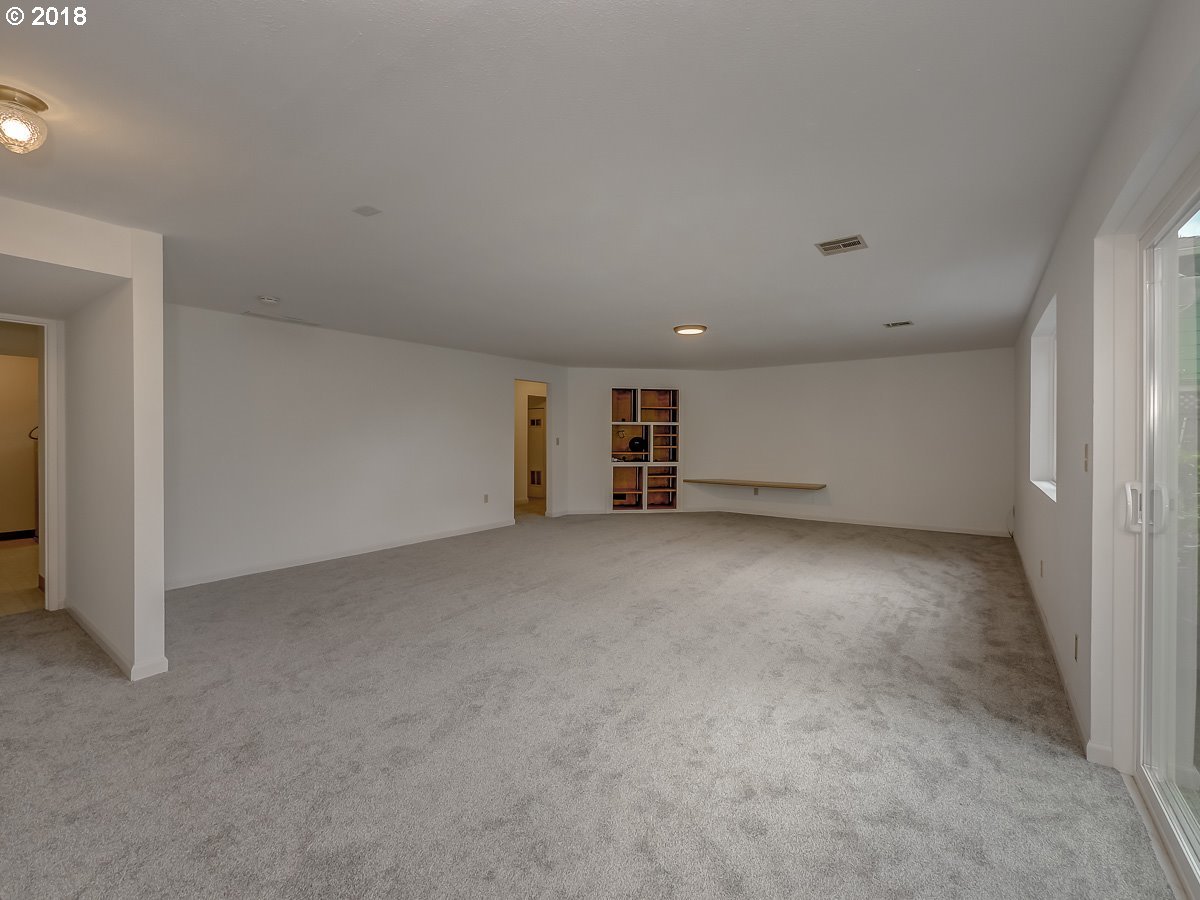 3027 Southwest Ridge Drive Portland, OR 97219 - Photo 21 of 32 Gallery Image 21