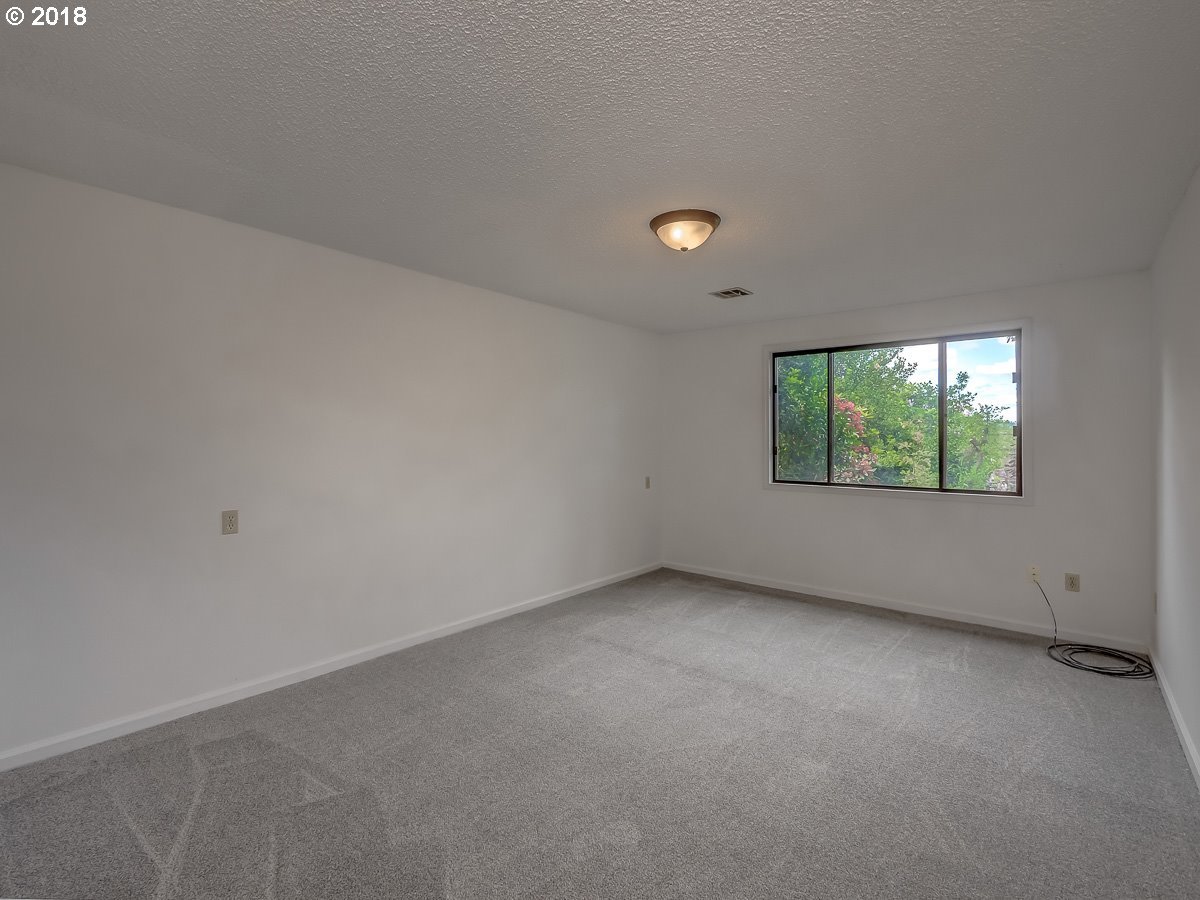 3027 Southwest Ridge Drive Portland, OR 97219 - Photo 23 of 32 Gallery Image 23