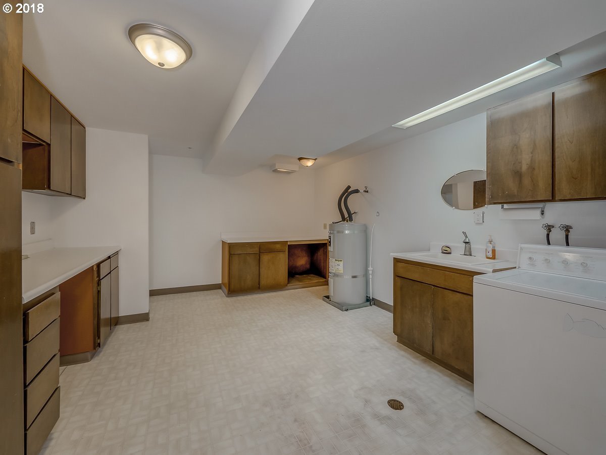 3027 Southwest Ridge Drive Portland, OR 97219 - Photo 26 of 32 Gallery Image 26