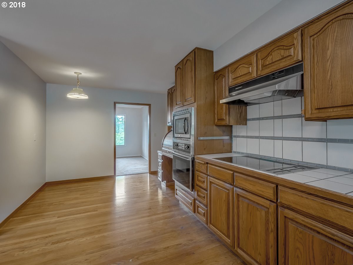 3027 Southwest Ridge Drive Portland, OR 97219 - Photo 7 of 32 Gallery Image 7