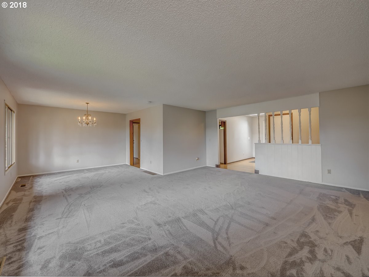 3027 Southwest Ridge Drive Portland, OR 97219 - Photo 9 of 32 Gallery Image 9