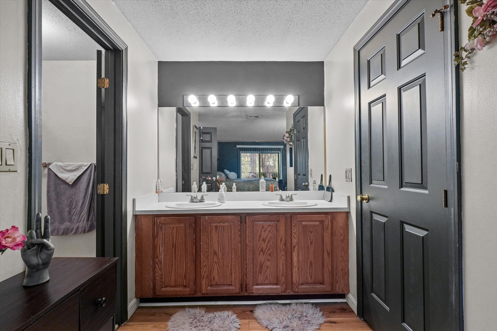 9 Ledgewood Way, Unit 6 Peabody, MA 01960 - Photo 18 of 33