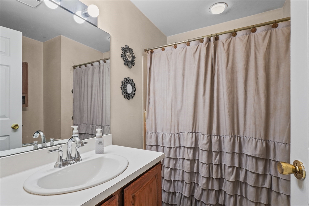 9 Ledgewood Way, Unit 6 Peabody, MA 01960 - Photo 31 of 33