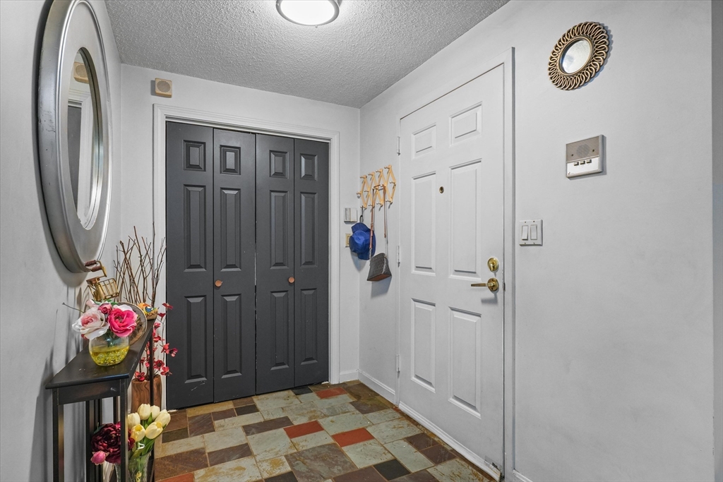 9 Ledgewood Way, Unit 6 Peabody, MA 01960 - Photo 7 of 33