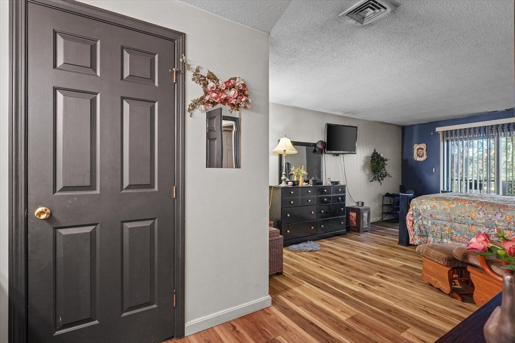 9 Ledgewood Way, Unit 6 Peabody, MA 01960 - Photo 8 of 33