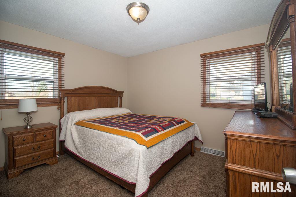 1515 Springdale Drive Clinton, IA 52732 - Photo 8 of 13 Gallery Image 8