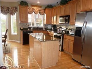 41586 Mitchell Road, Unit 160 Novi, MI 48377 - Photo 10 of 11