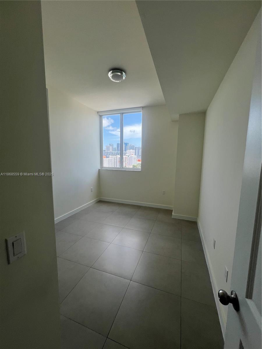 729 Northwest 2nd Street, Unit 1225 Miami, FL 33128 - Photo 13 of 18 an empty room with a empty space and windows