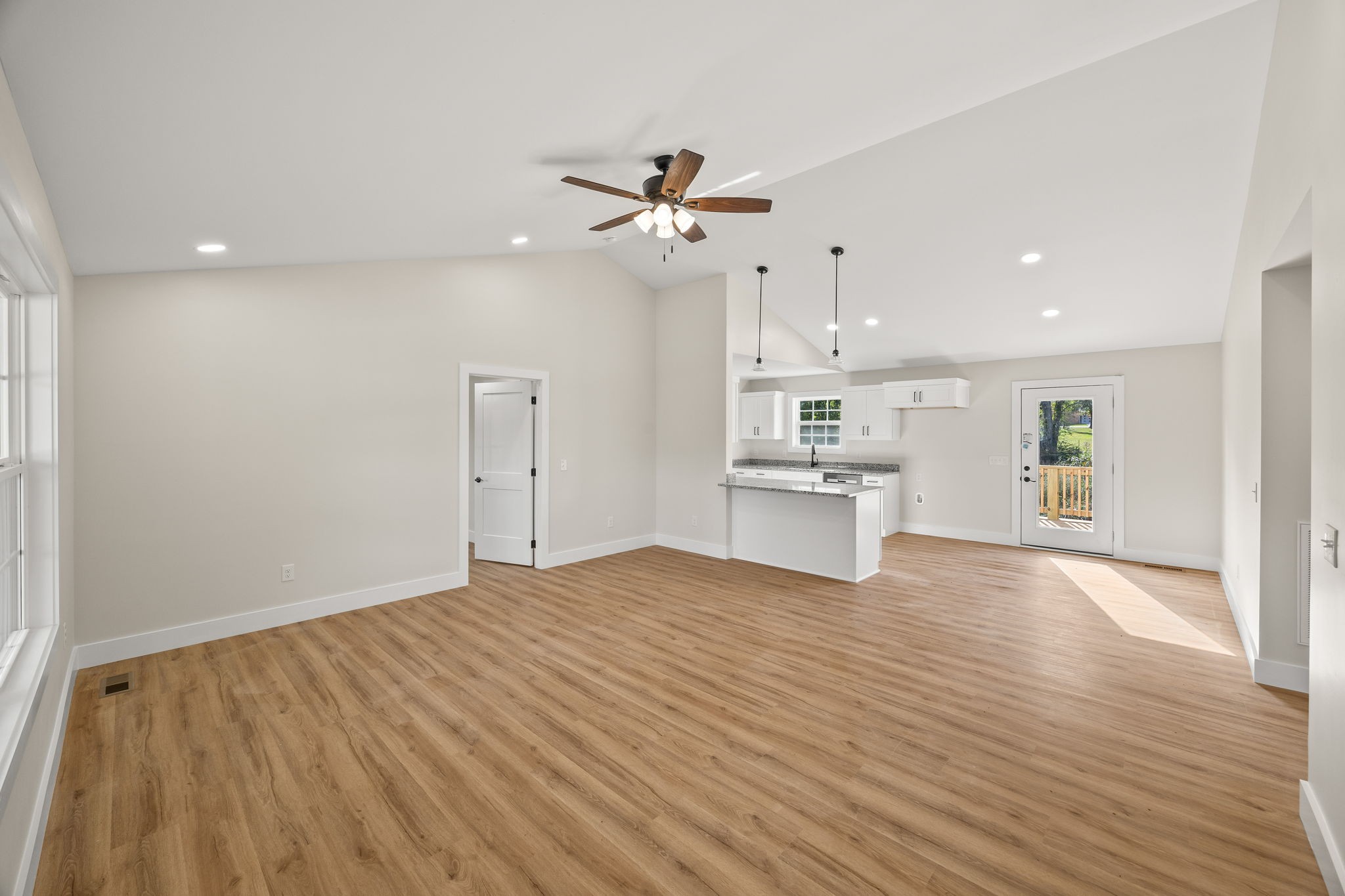 291 5th Avenue South Baxter, TN 38544 - Photo 4 of 27