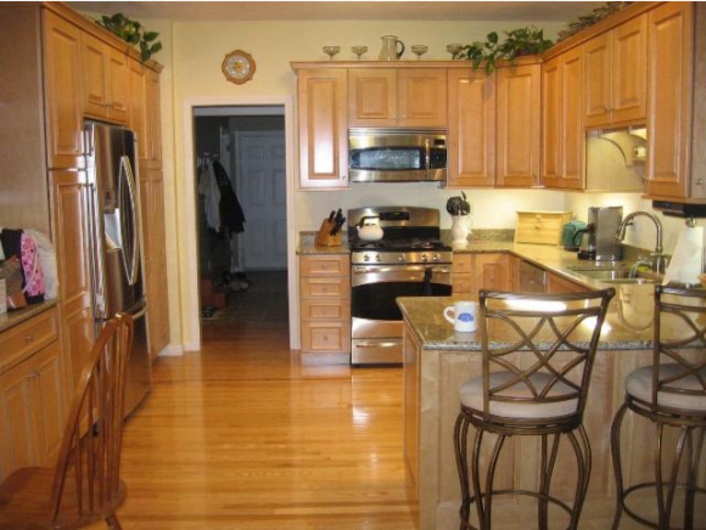 66 Beals Road Bedford, NH 03110 - Photo 4 of 10 Gallery Image 4