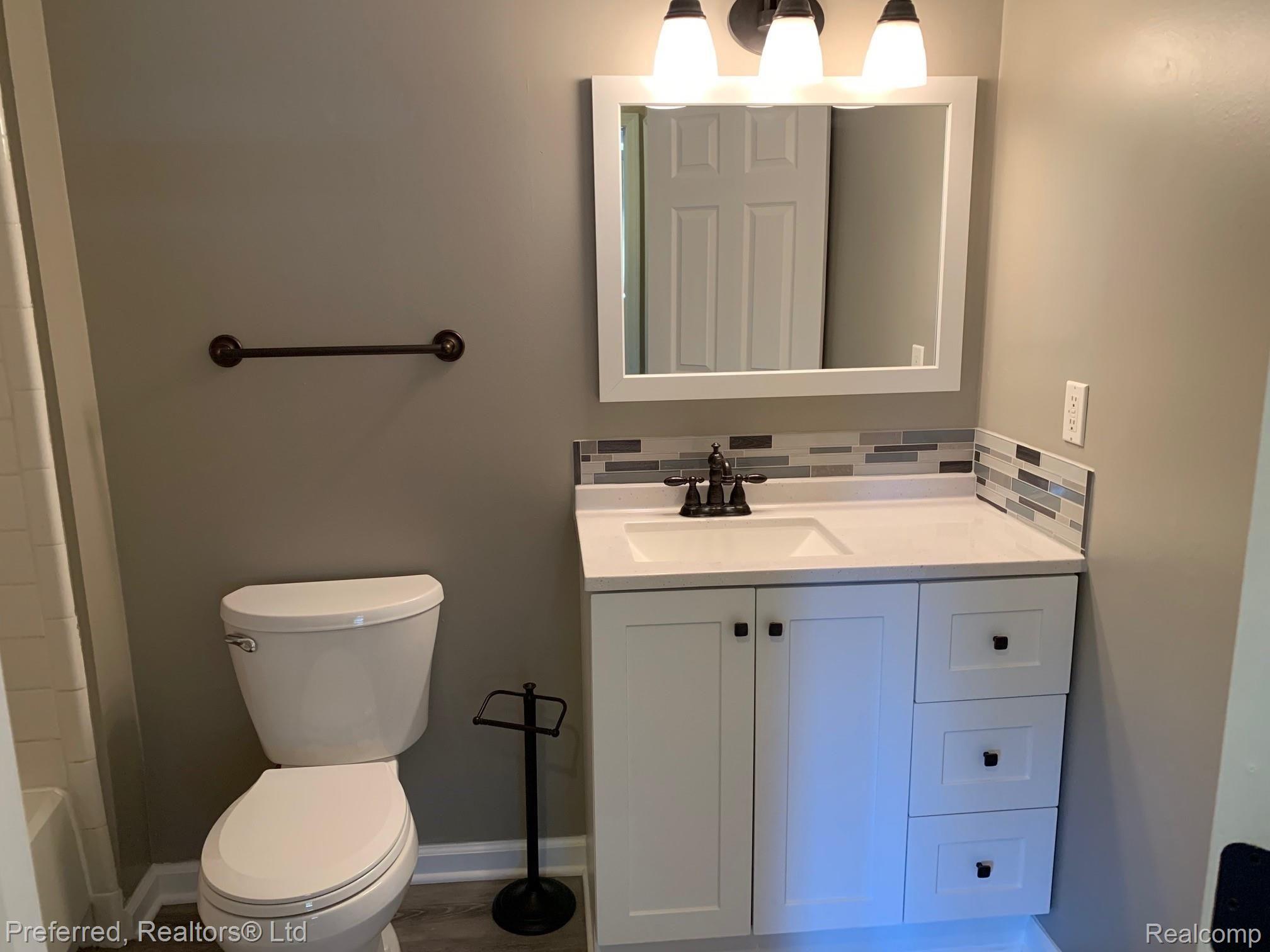 30070 West 12 Mile Road Farmington, MI 48334 - Photo 8 of 11 bathroom.jpg