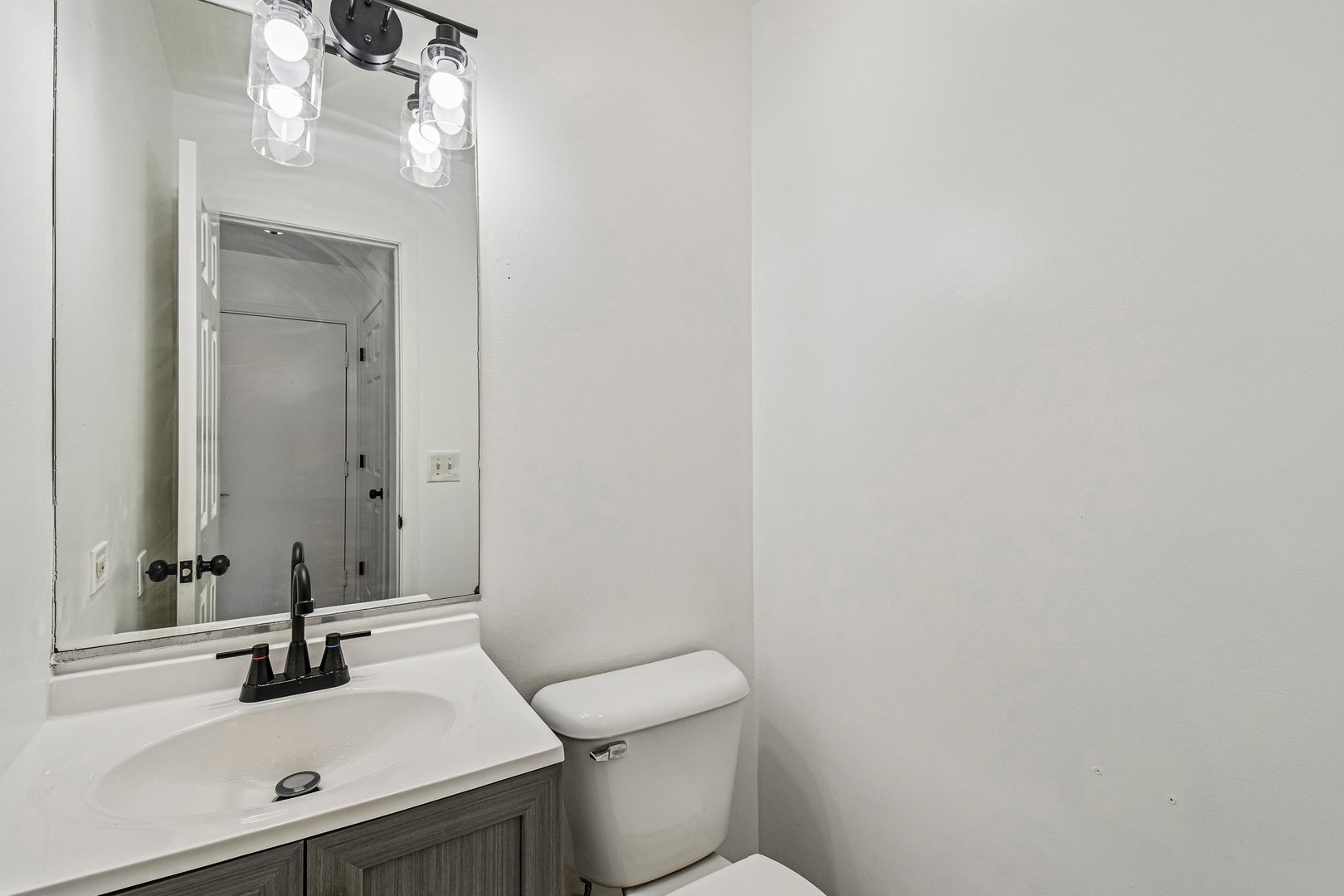 183 West Algonquin Road Des Plaines, IL 60016 - Photo 11 of 37