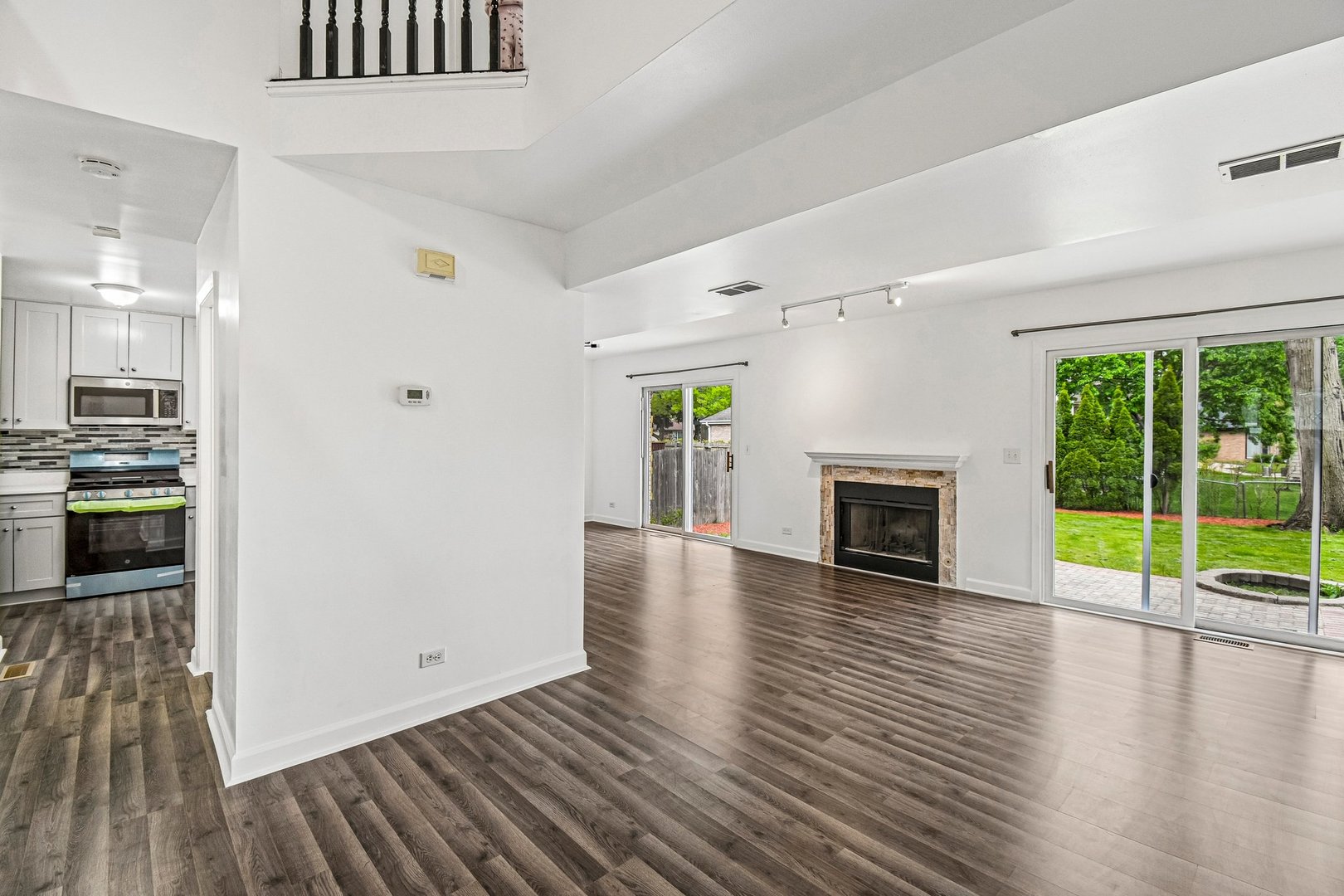183 West Algonquin Road Des Plaines, IL 60016 - Photo 2 of 37