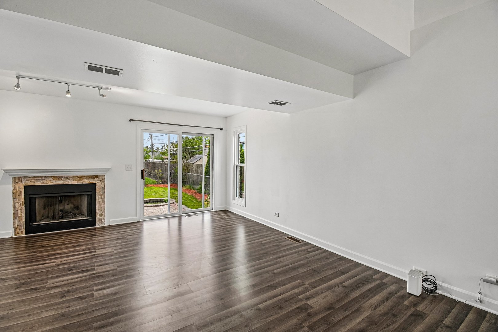 183 West Algonquin Road Des Plaines, IL 60016 - Photo 3 of 37