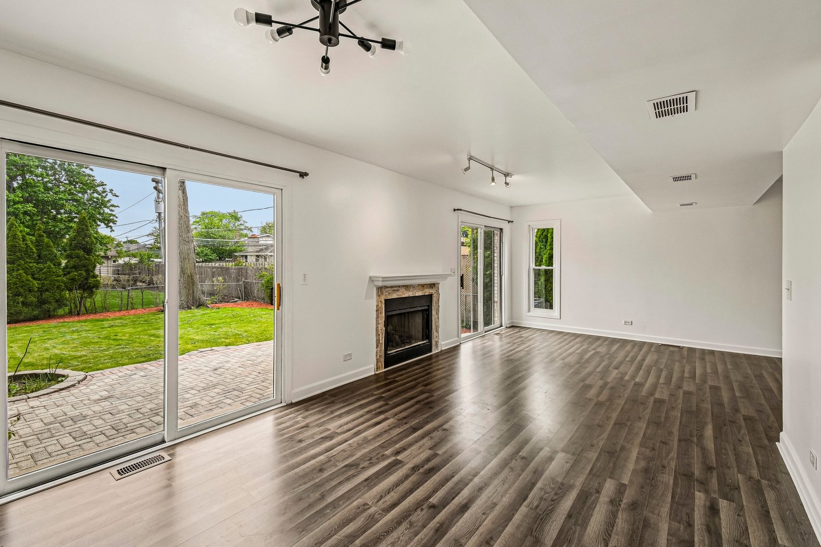 183 West Algonquin Road Des Plaines, IL 60016 - Photo 5 of 37
