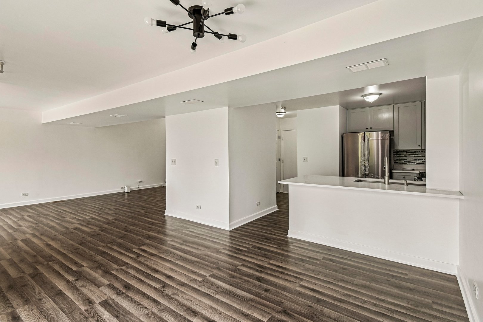 183 West Algonquin Road Des Plaines, IL 60016 - Photo 6 of 37