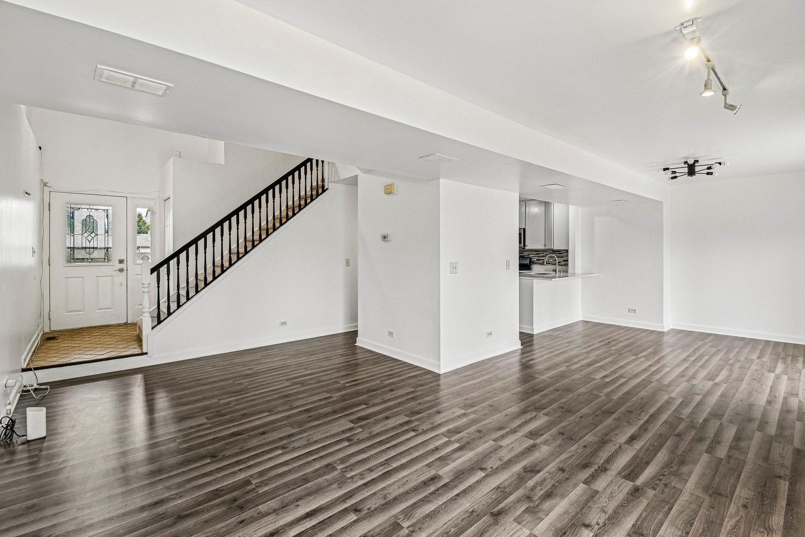 183 West Algonquin Road Des Plaines, IL 60016 - Photo 7 of 37