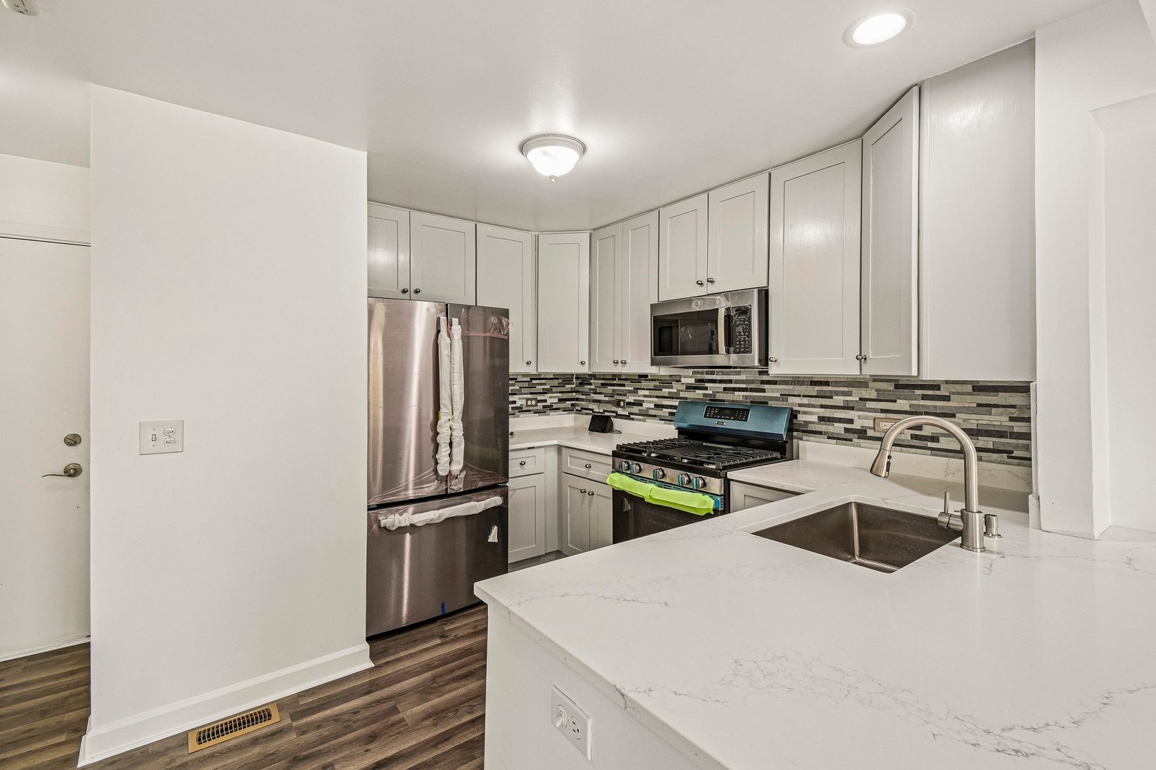 183 West Algonquin Road Des Plaines, IL 60016 - Photo 10 of 37