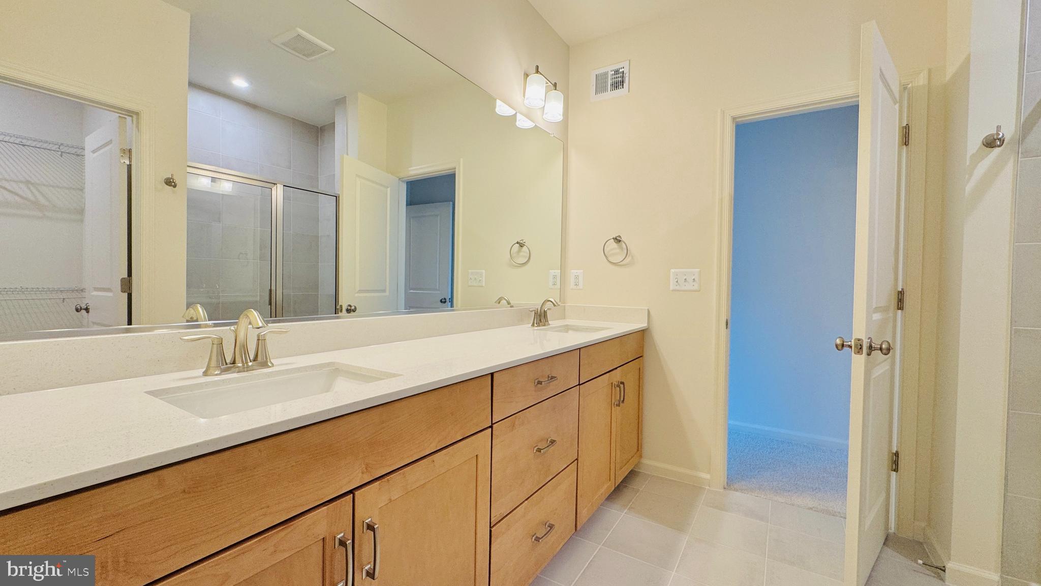 2613 River Birch Road Herndon, VA 20171 - Photo 16 of 22 Primary Bath